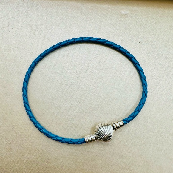 EUC Pandora 598951C01 Turquoise Braided Leather Bracelet w/ Silver Shell Clasp - Picture 3 of 10